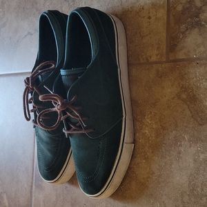 Size 11 nike Janoski shoes